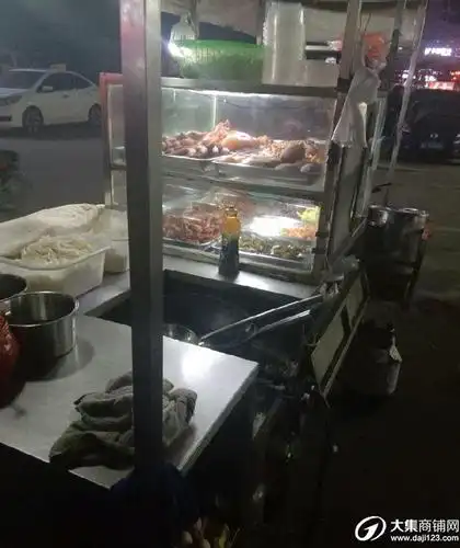 望城区鸭霸王炒粉炒饭摊位