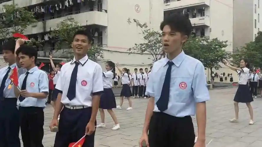 北流市第九中学学弟学妹为高三助威