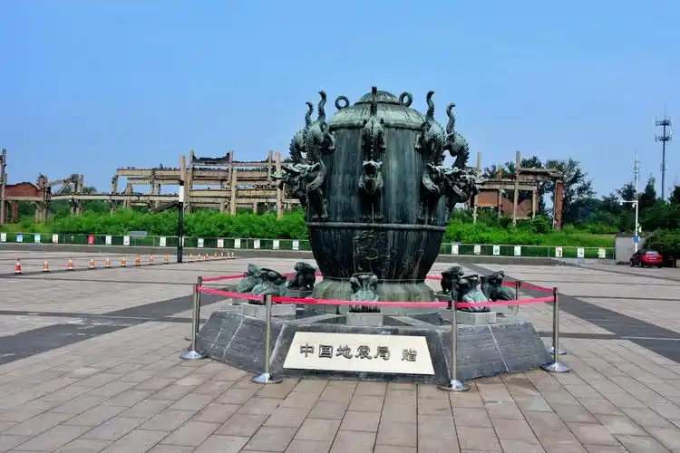 中国古代张衡创造的地震仪