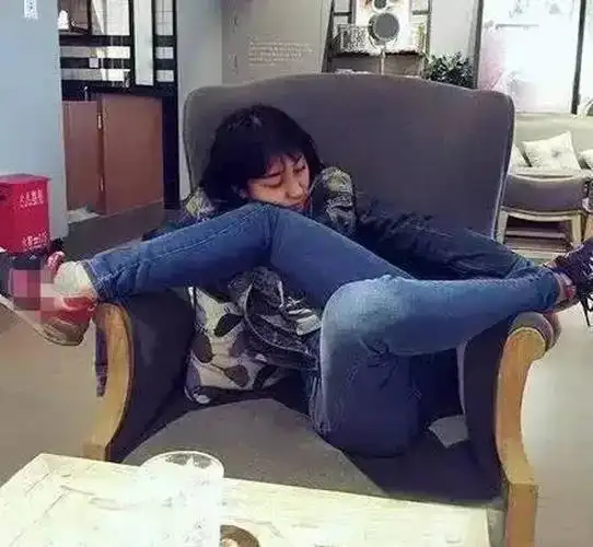 这些个奇葩的睡姿,有雷到你么?