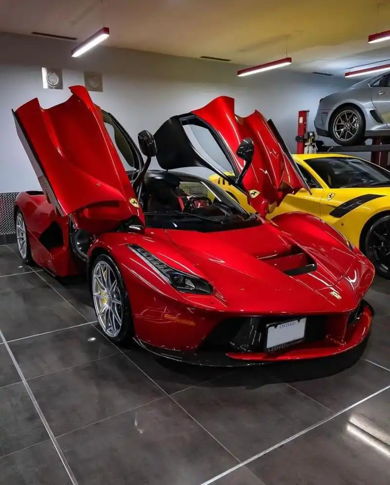 跑车第一品牌法拉利马王红色烈马laferrari 超级跑车的第一品牌法拉利