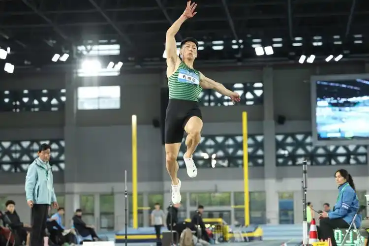 全国室内田径大奖赛石雨豪跳远再夺冠
