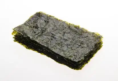 在背景上干海藻