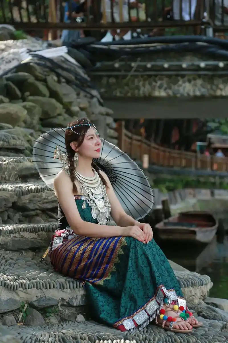 当一次苗家姑娘,#少数民族风情 #记录快乐之旅 #每一张照片 - 抖音