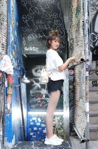 袁冰妍白色t恤时尚街拍高清图片78