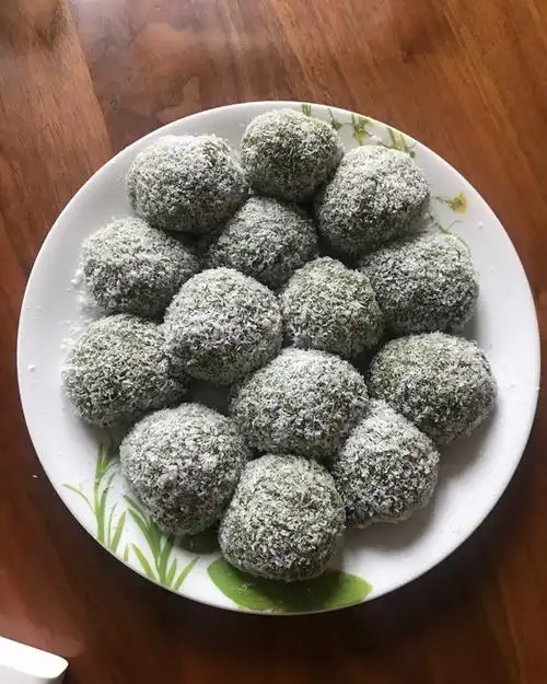 树上柚做的花生芝麻糯米糍