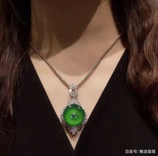 你带翡翠的样子美如女神