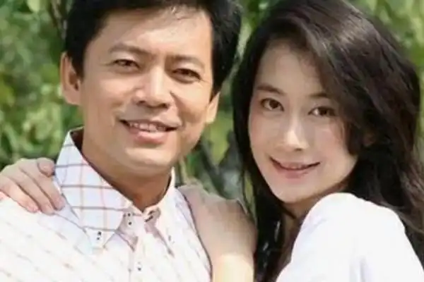 何政军老婆范雨照片隐藏28年婚后生活幸福甜蜜