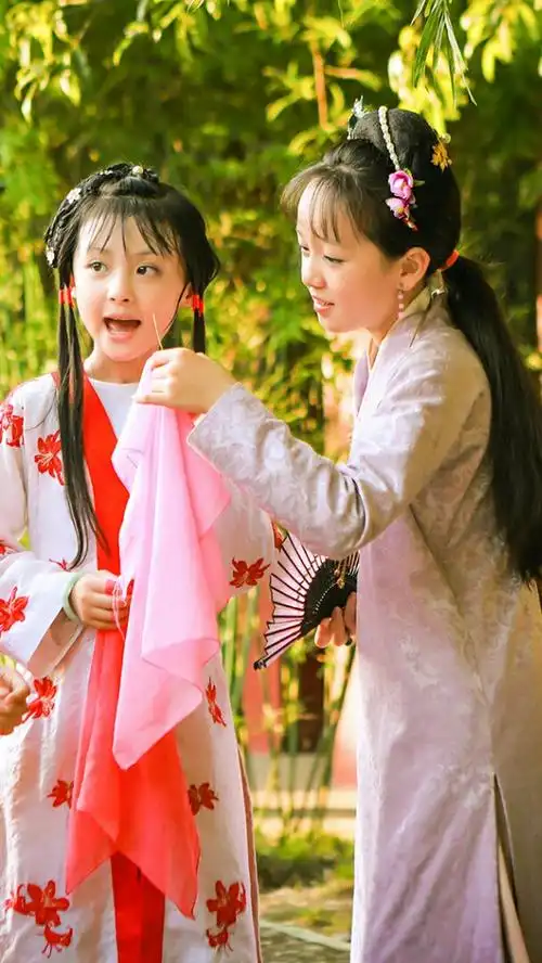 红楼梦林黛玉薛宝钗周漾玥钟宝儿