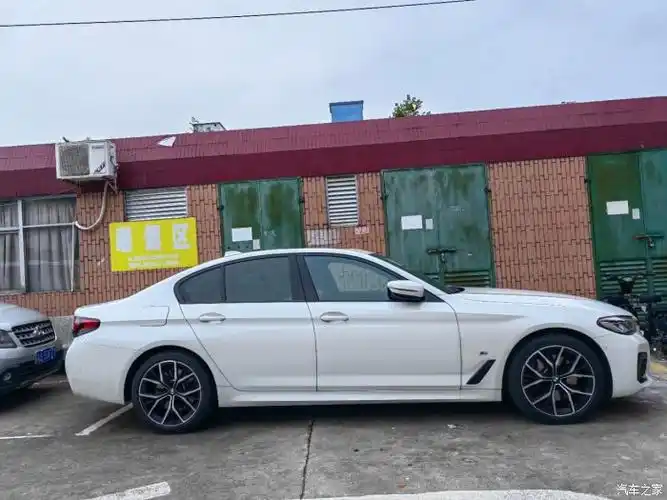 深圳牌宝马530i进口标轴白色