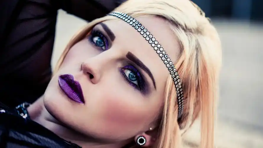 高清晰霸气俄罗斯金发碧眼美女桌面壁纸下载