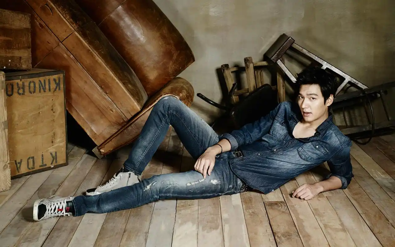 韩国帅哥男神李敏镐高清电脑桌面主题壁纸图片下载