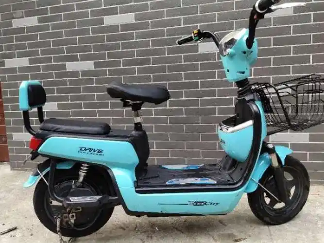 转二手电动车,一年车子,九成新,不在这里工作了,转让微信