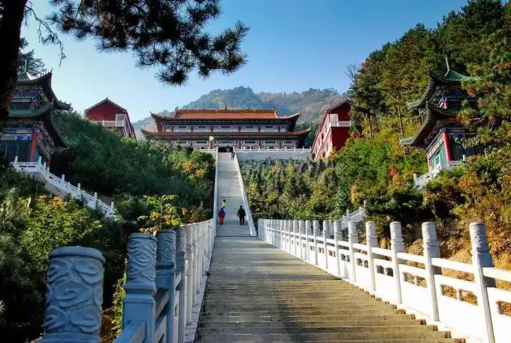 大别山世界地质公园科考直播也将前往英山县和罗田县两地,考察南武当