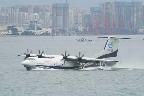 水陆两栖飞机鲲龙ag600海上首飞成功