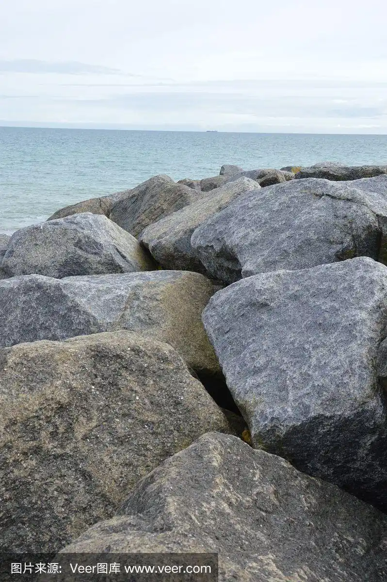 海边的大石头