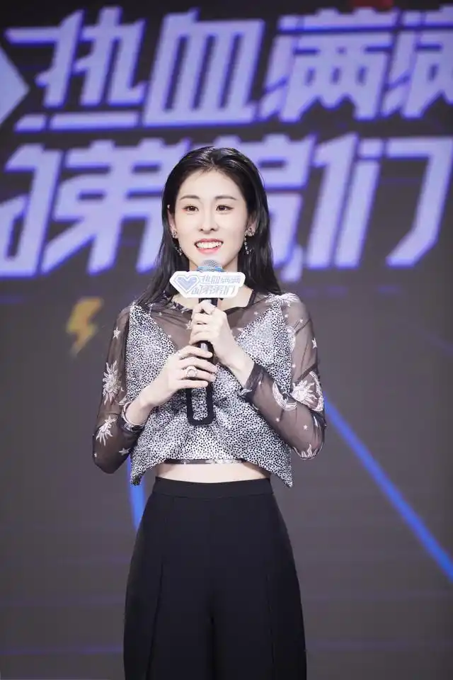 张碧晨加盟新综艺 现场演唱《隐隐作秀》