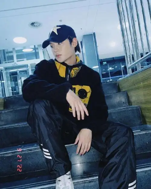 黄明昊很绝的照片