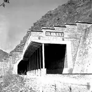 明洞[明挖法修建的隧道]