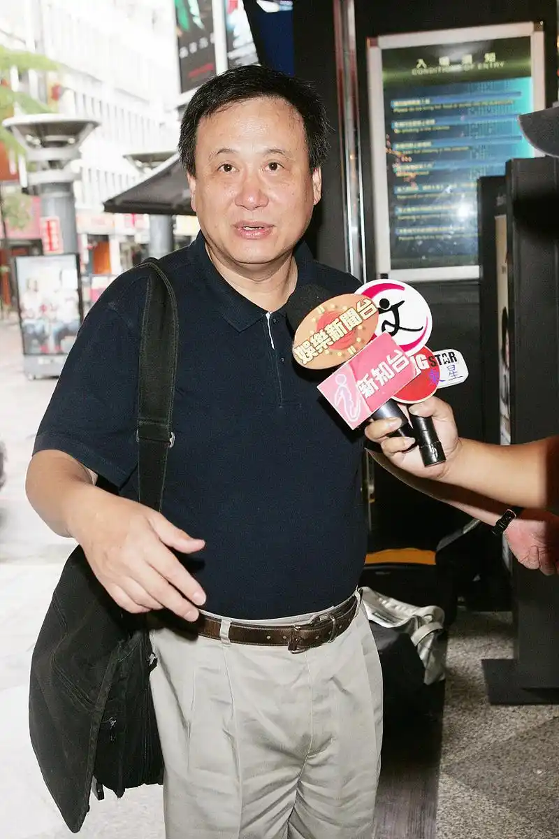 演员董志华,京剧大师,他的老婆是京城第一经纪人,王京花,儿子是著名