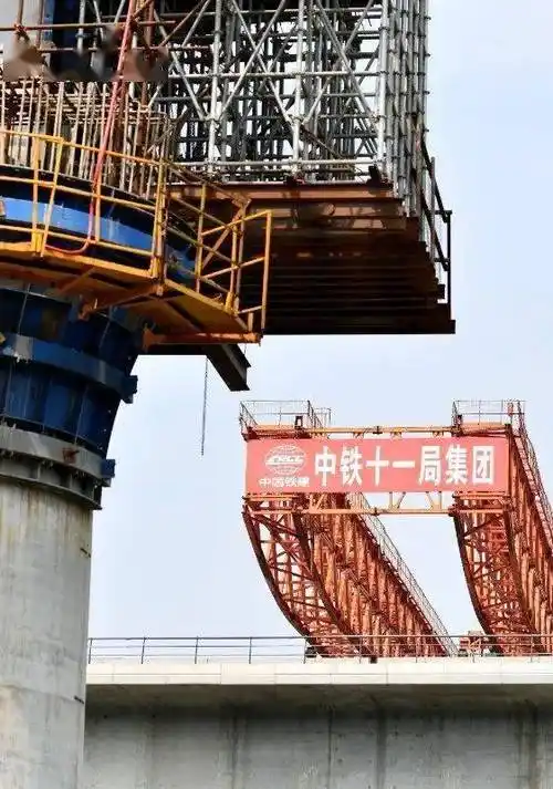 途经会泽的渝昆高铁迎多个新进展…_施工_隧道_重庆