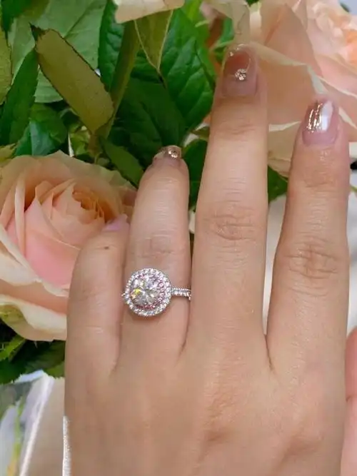 克拉钻戒主石一克拉粉钻围镶