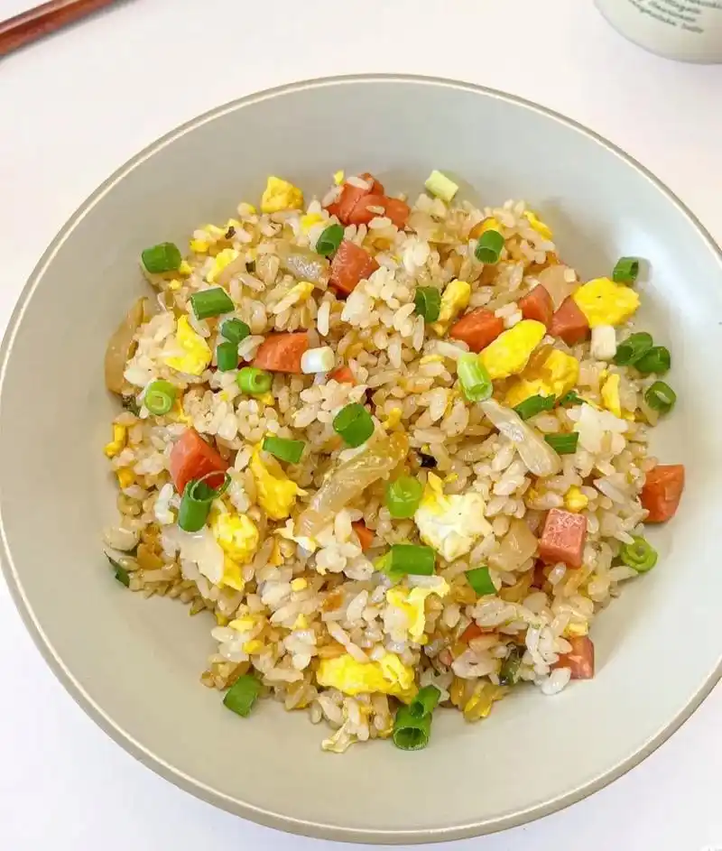 火腿榨菜蛋炒饭