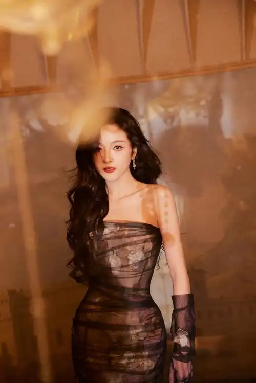 吴宣仪露背人鱼裙##智族gq moty年度人物盛典