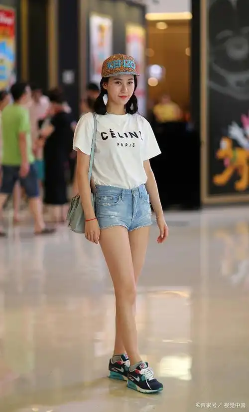 牛仔短裤搭配什么鞋子好看?