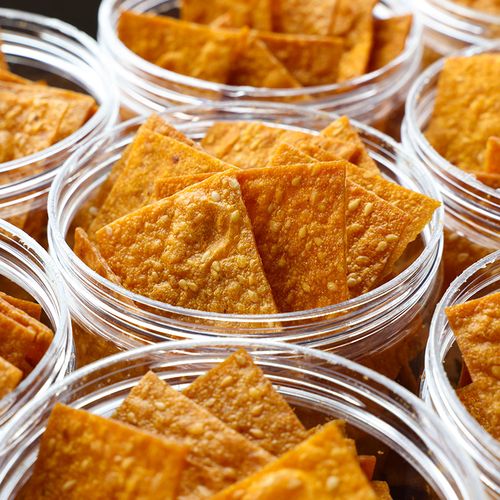 思乡山薄脆红薯片油炸地瓜片即食番薯干网红零食儿时休闲小吃罐装