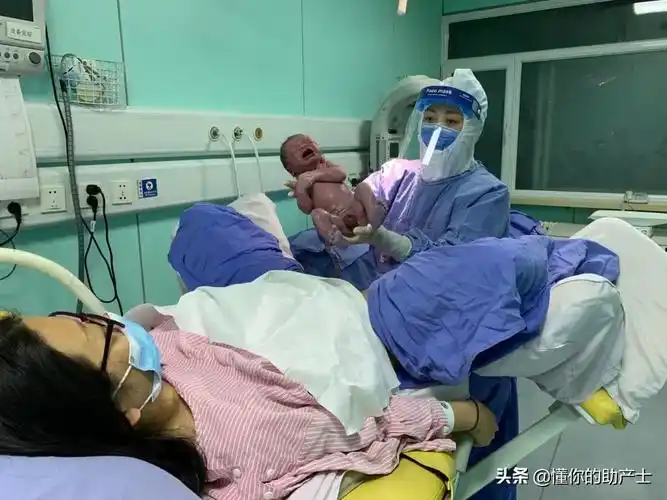 宝宝天生会吃奶,乳爬-母乳喂养的开始