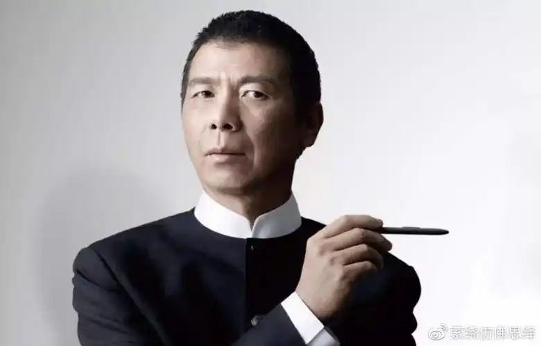 "央视一姐"倪萍:主持13届春晚获奖无数,却在深夜向冯小刚下跪