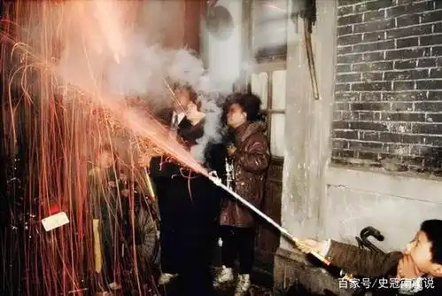 上个世纪90年代的春节,对孩子们来说,过年就是肆无忌惮的放鞭炮的代