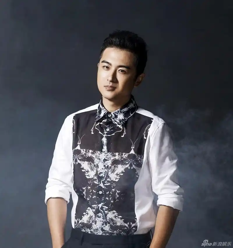 31 17:19:08 1 / 5 新浪娱乐讯 近日,演员张迪曝光了一组最新的写真.