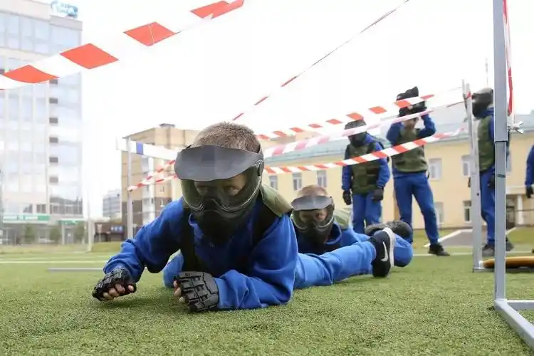 俄罗斯少年军校技能比赛"战斗民族"从熊孩子抓起