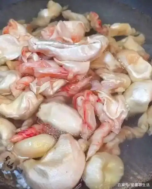 吃过鱼泡炖豆腐吗?这样做外层软糯,内里脆爽,江鲜海鲜都没它鲜