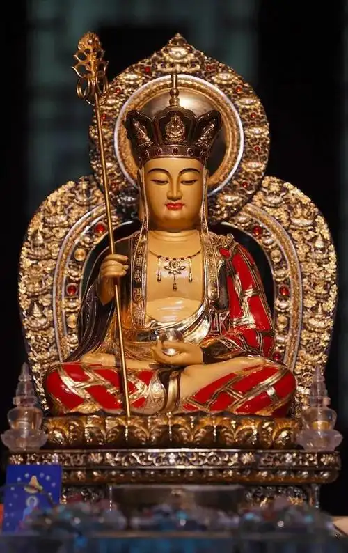 地藏菩萨手持宝珠与锡杖,用途是什么?