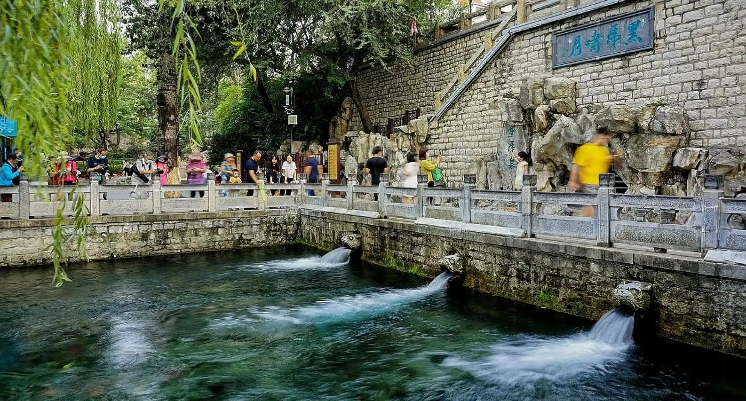 夏日济南的黑虎泉#临风摄影#大美济南 - 抖音