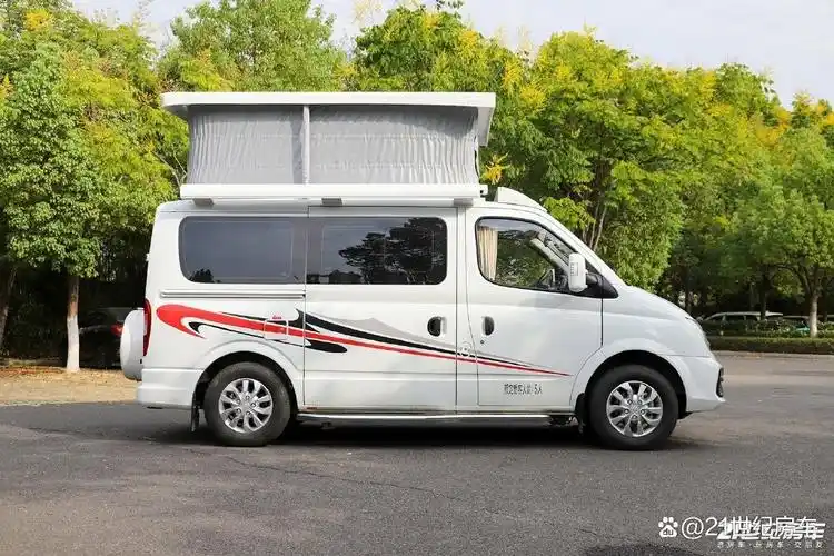 实拍齐星大通v80升顶房车