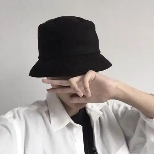 圆帽遮眼头像
