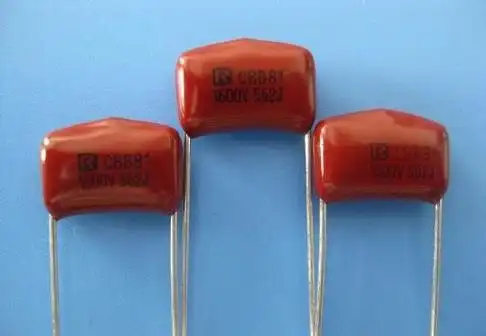 (1)电容器应有标出基本参数等内容的制造厂铭牌.