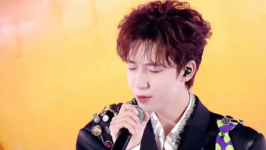 【贺峻霖】全世界最可爱的贺峻霖小盆友!十九岁生日快乐!