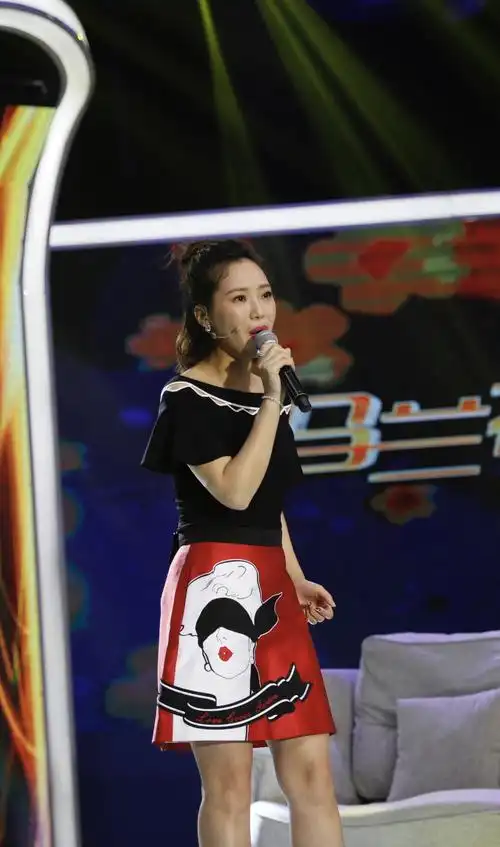 内蒙古卫视《马兰花开》专访  云朵忆往事