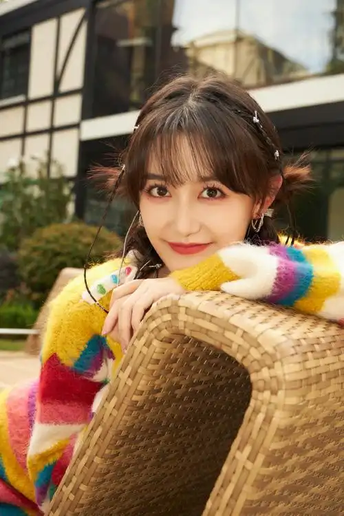 蒋依依千禧少女风造型