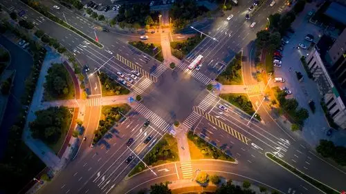 《十字路口》    陈爱民