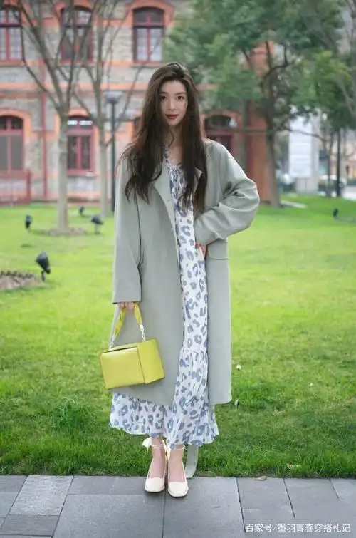 就爱看杭州素人街拍,穿搭简约透着时髦,普通人也能照着穿出气质