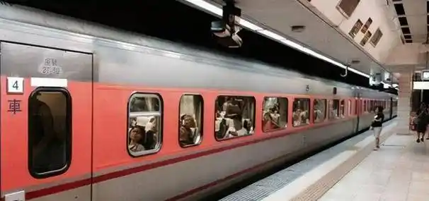 印度耗资1450亿建成的地铁仅6年就宣布破产原因太搞笑