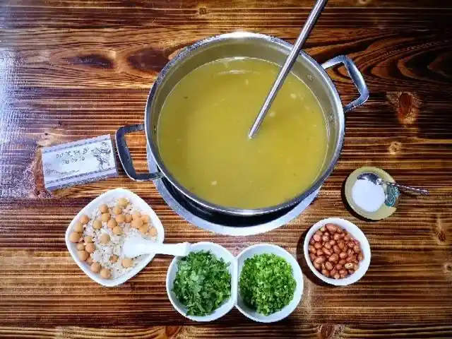 印象瑶乡油茶馆 印象瑶乡油茶馆是一家集地道恭城油茶,火锅和瑶乡风味