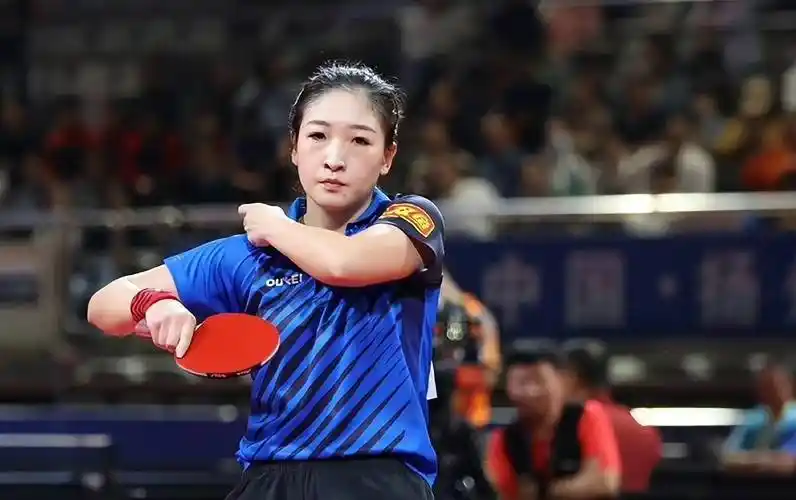 刘诗雯走红毯,美艳大方气场强大,并透露重要信息,球迷有福了_比赛