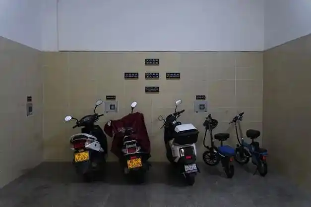 中山一出租屋电动自行车着火,幸好……|广东|租客|车库|电动车|隔离桩